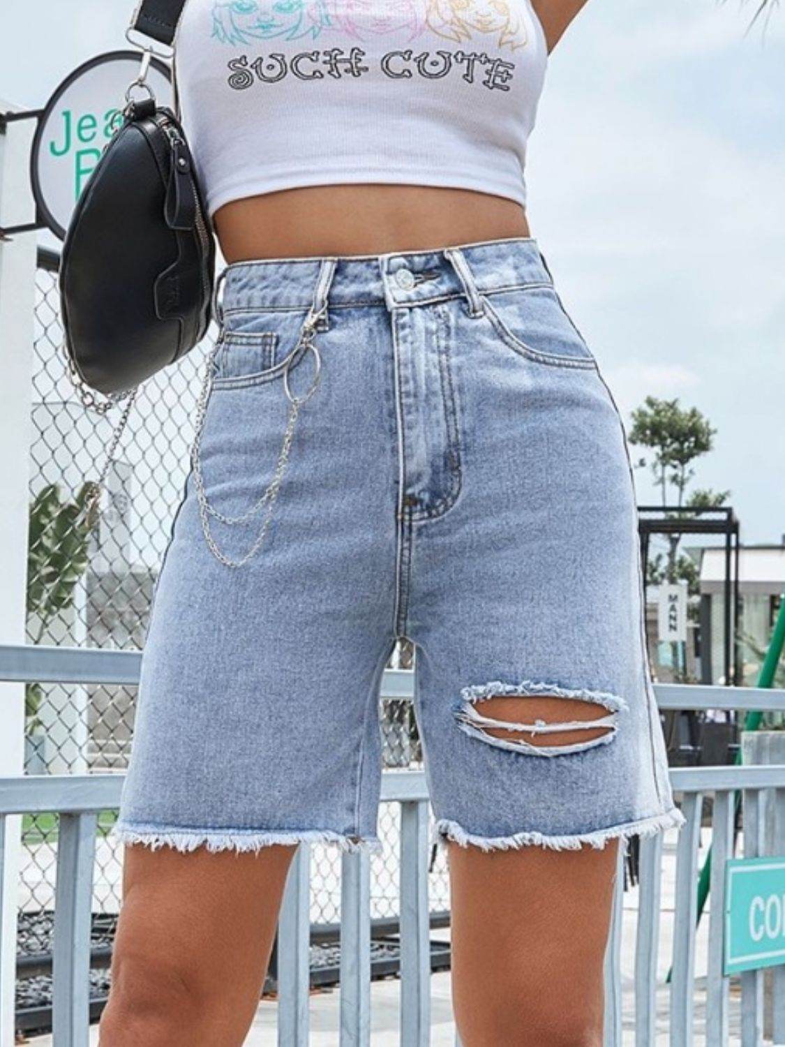 Distressed Raw Hem Denim Shorts - Hovatok