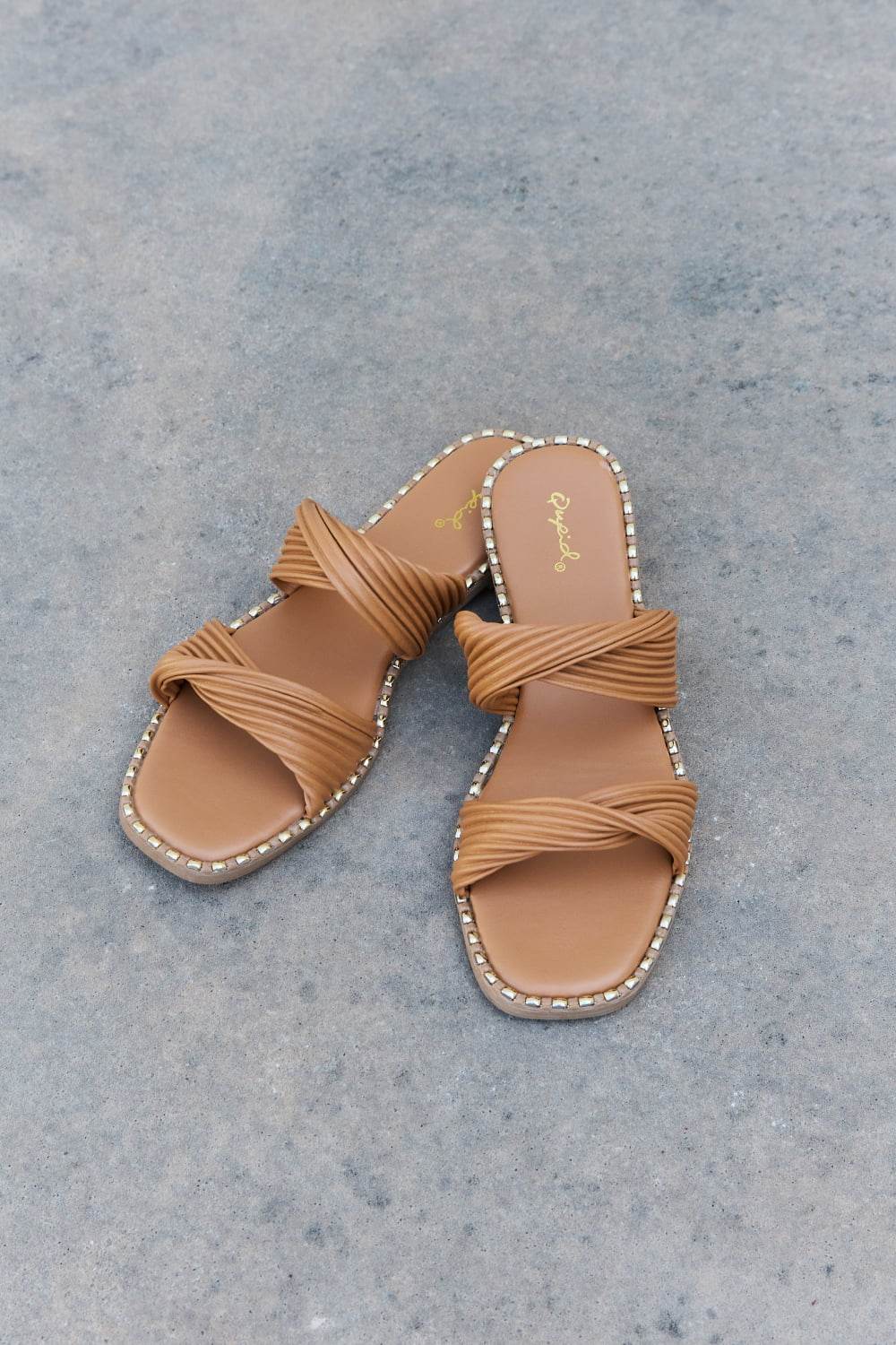 Qupid Summertime Fine Double Strap Twist Sandals - Hovatok