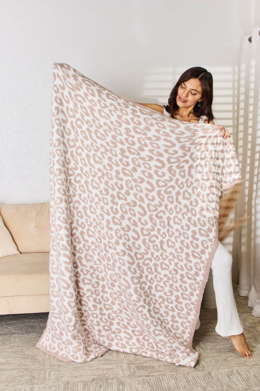 Cuddley Leopard Decorative Throw Blanket - Hovatok