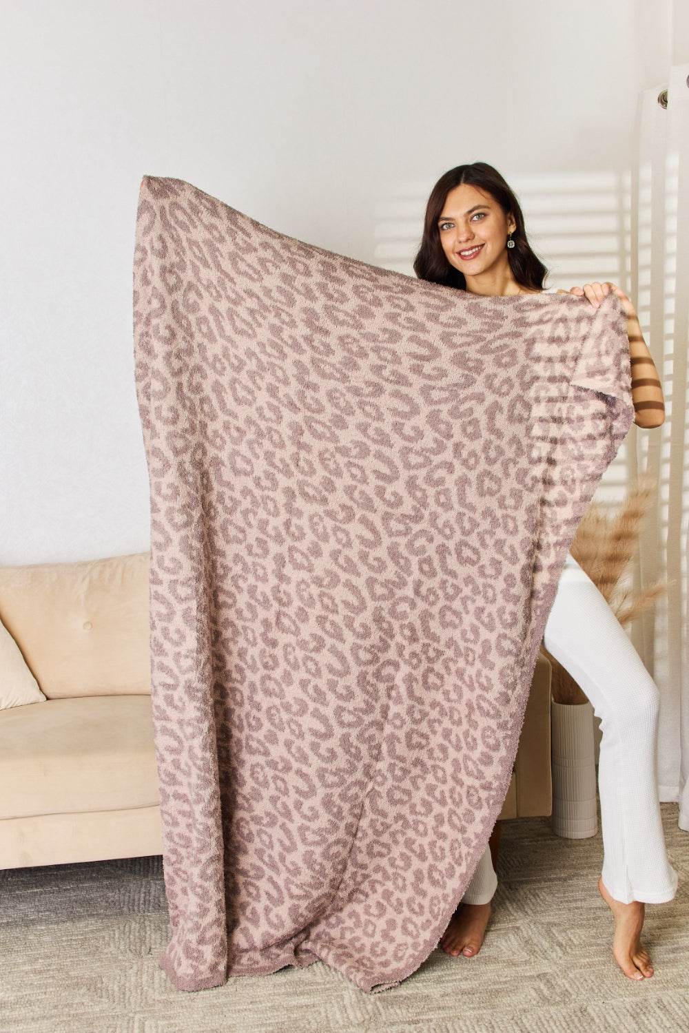 Cuddley Leopard Decorative Throw Blanket - Hovatok