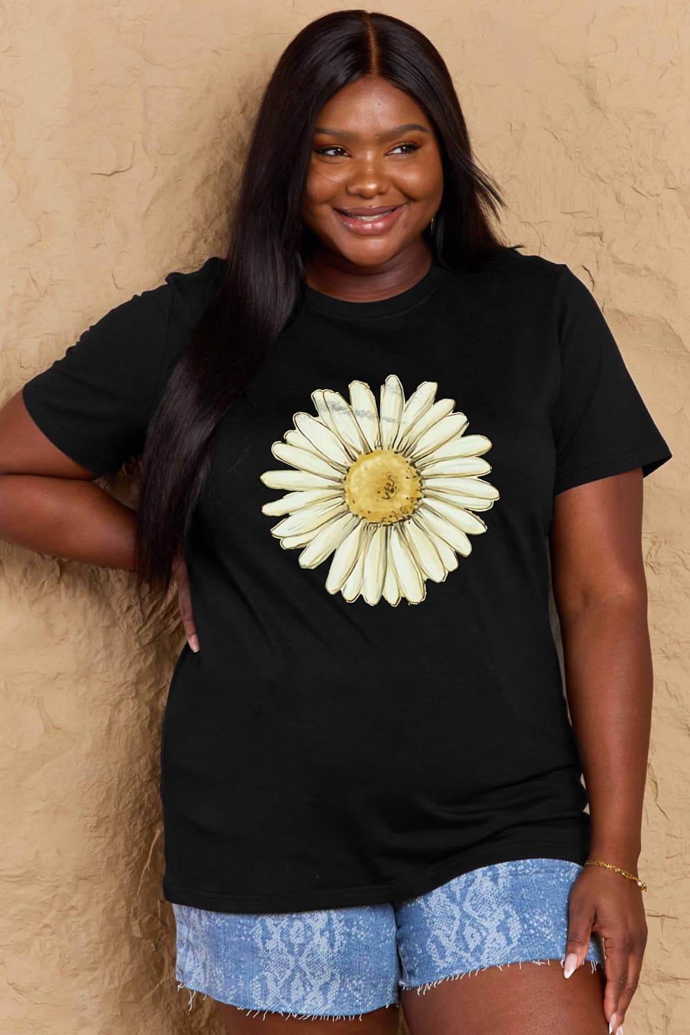 Simply Love Full Size FLOWER Graphic Cotton Tee - Hovatok