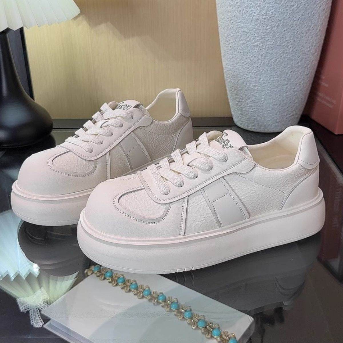 Round Toe Lace Up Platform Sneakers - Hovatok