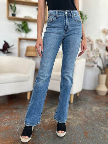 Judy Blue Full Size Mid-Rise Waist Straight Jeans - Hovatok
