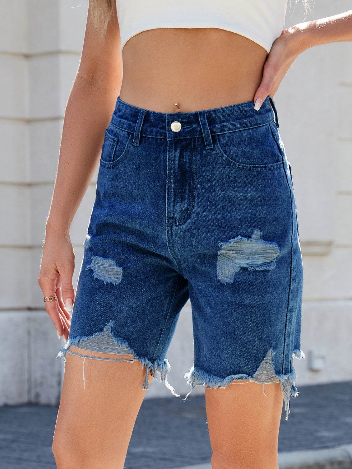 Distressed Raw Hem Denim Shorts - Hovatok