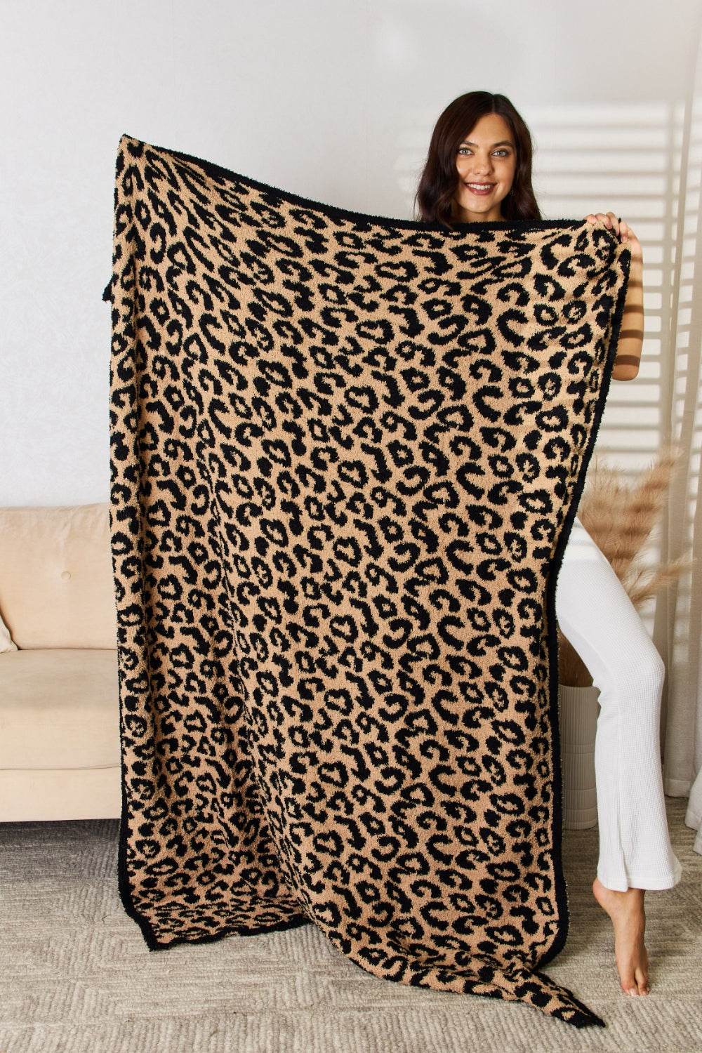 Cuddley Leopard Decorative Throw Blanket - Hovatok