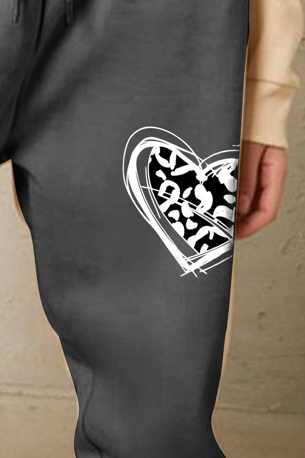 Simply Love Simply Love Full Size Drawstring Heart Graphic Long Sweatpants - Hovatok