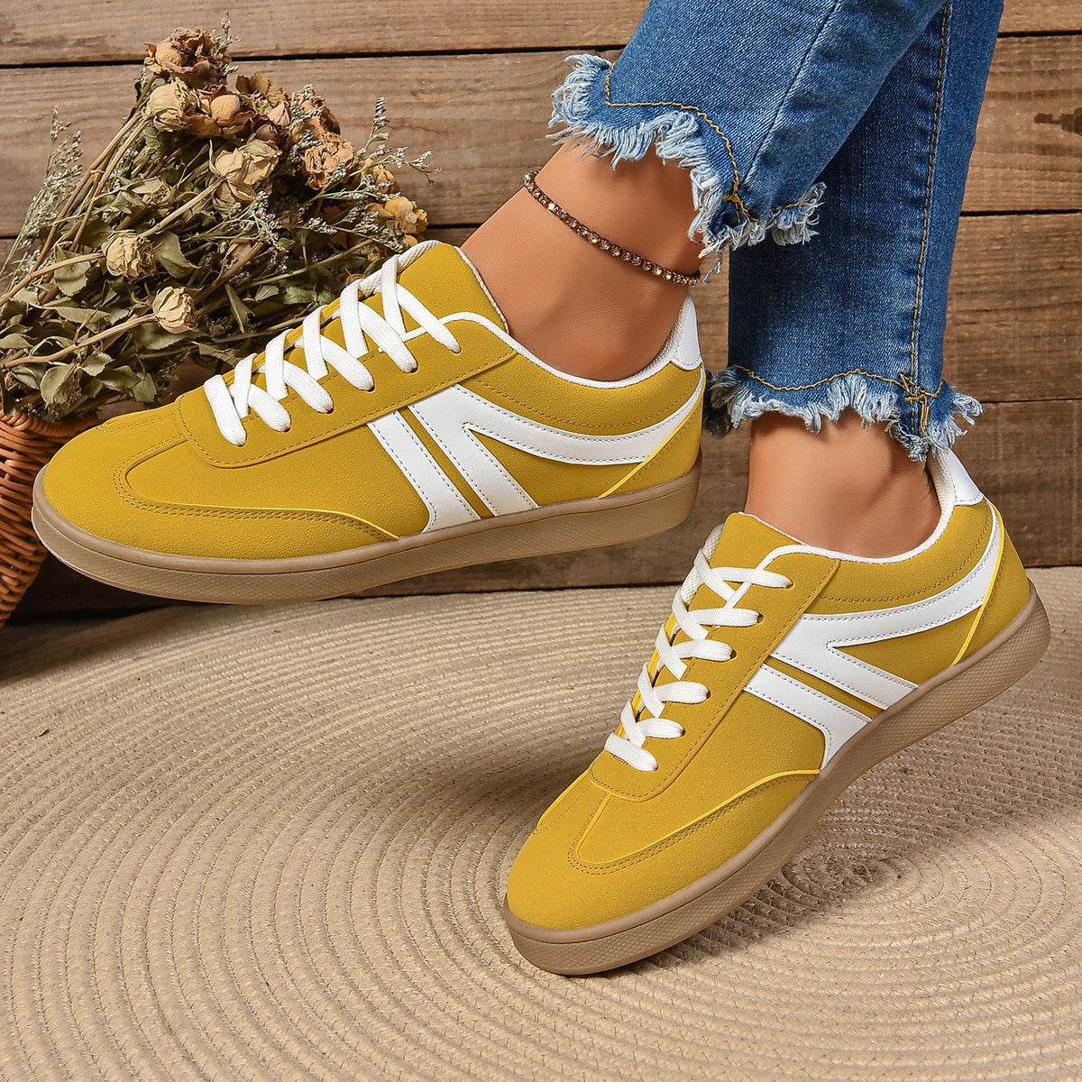 Lace Up Round Toe Flat Sneakers - Hovatok