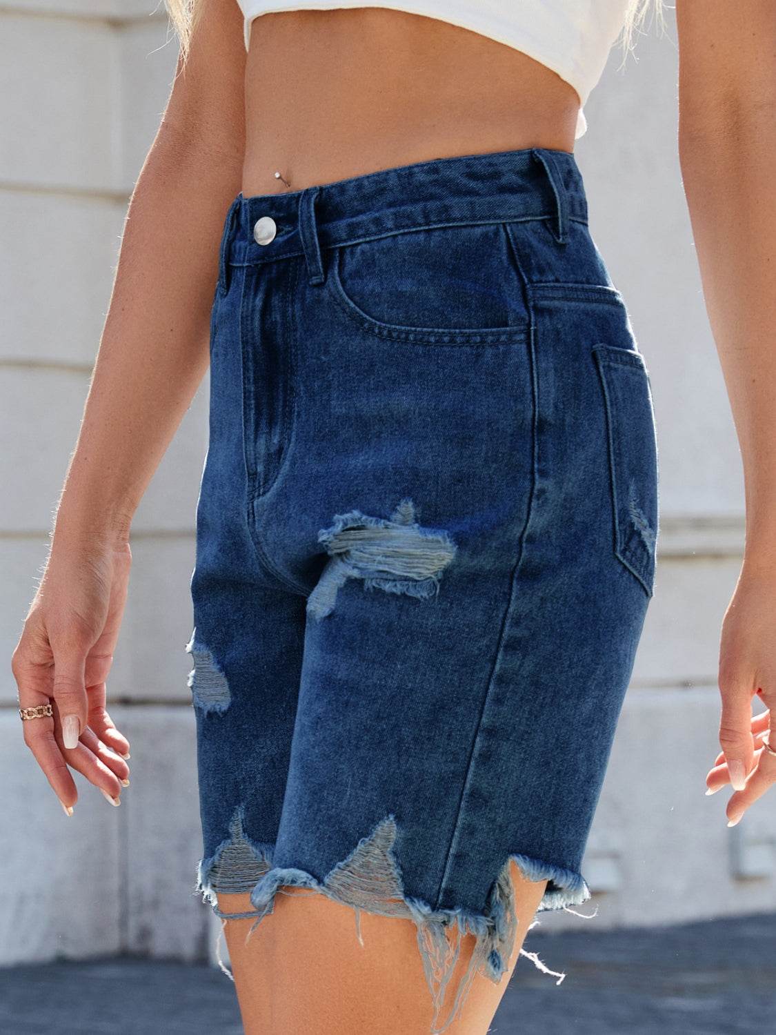Distressed Raw Hem Denim Shorts - Hovatok