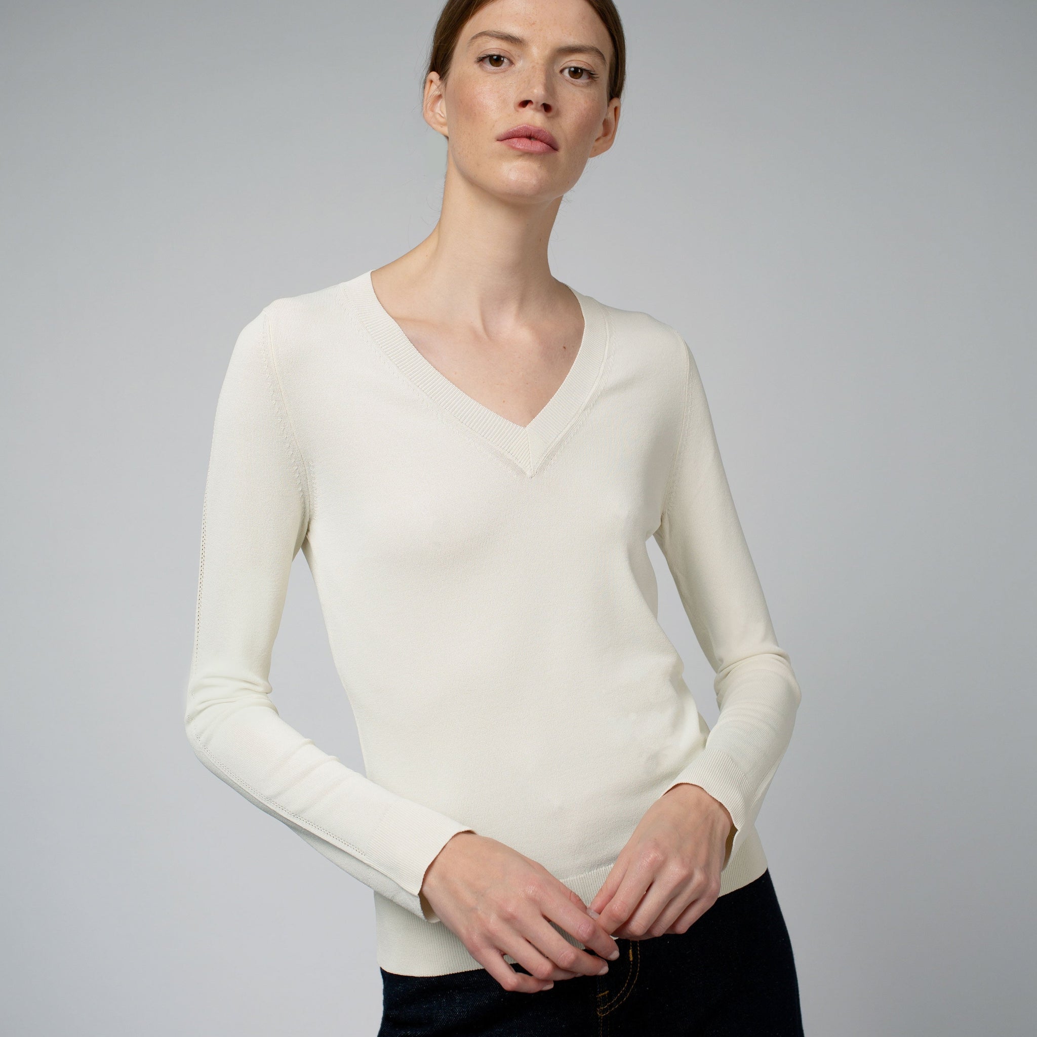 LIVIA LONG SLEEVE V-NECK VISCOSE SWEATER IN CREAM