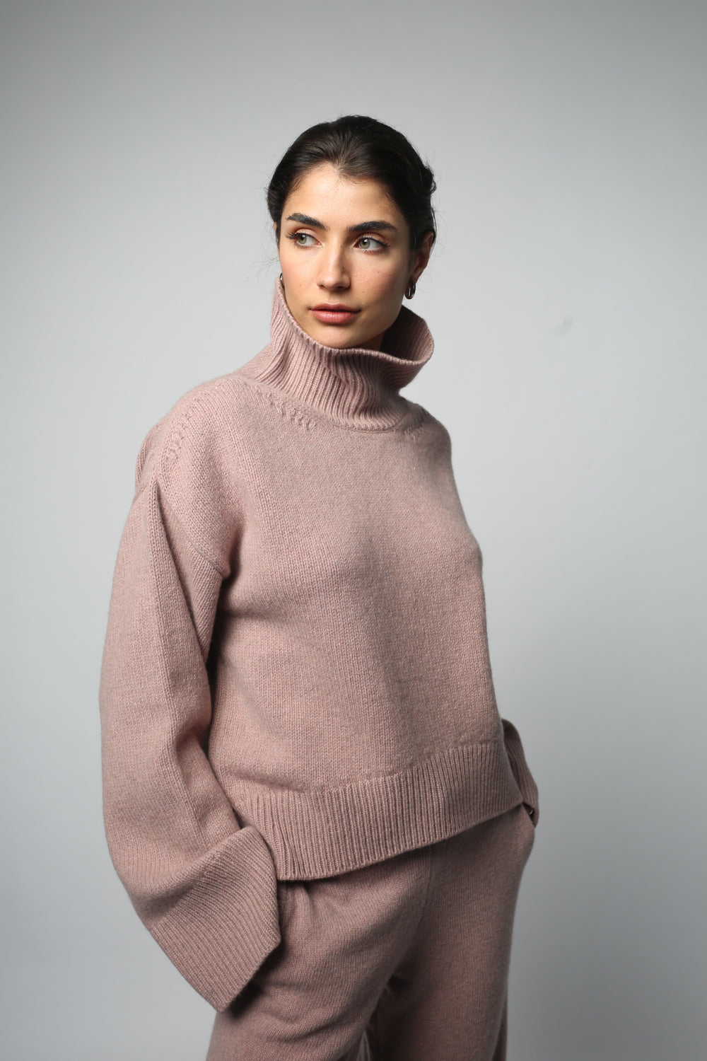 CIO DROPPED SHOULDER CASHMERE PULLOVER IN MAUVE