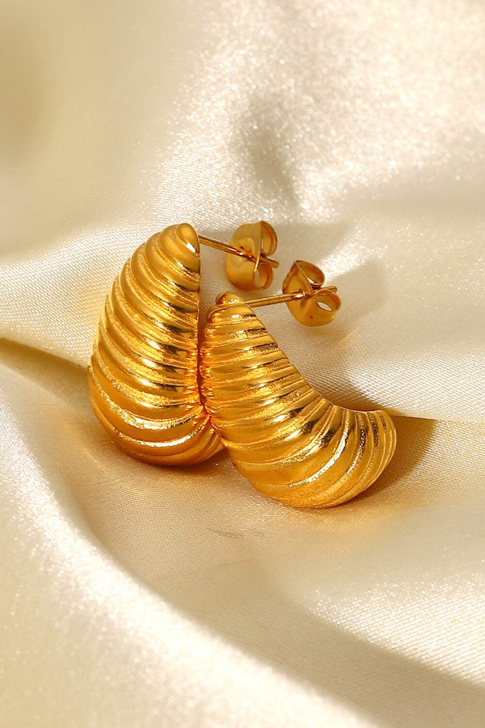 Shell Shore Spiral Stud Earrings - Hovatok