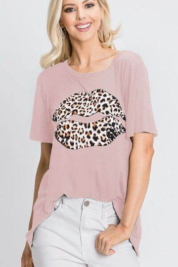 Heimish Full Size Leopard Lip Round Neck Short Sleeve T-Shirt Plus Size - Hovatok