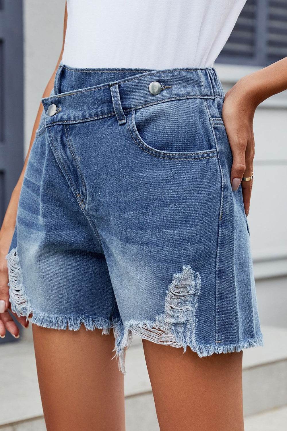 Distressed Raw Hem Asymmetric Waist Denim Shorts - Hovatok