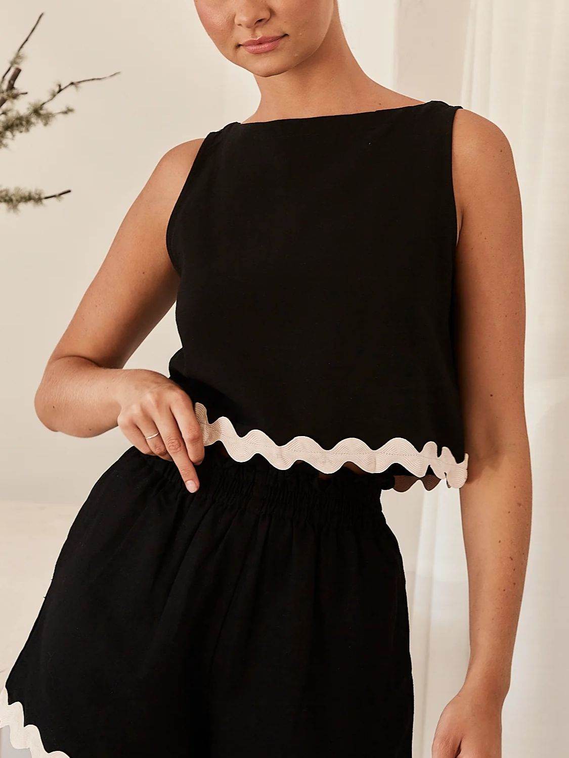 Contrast Trim Round Neck Tank and Shots Set - Hovatok