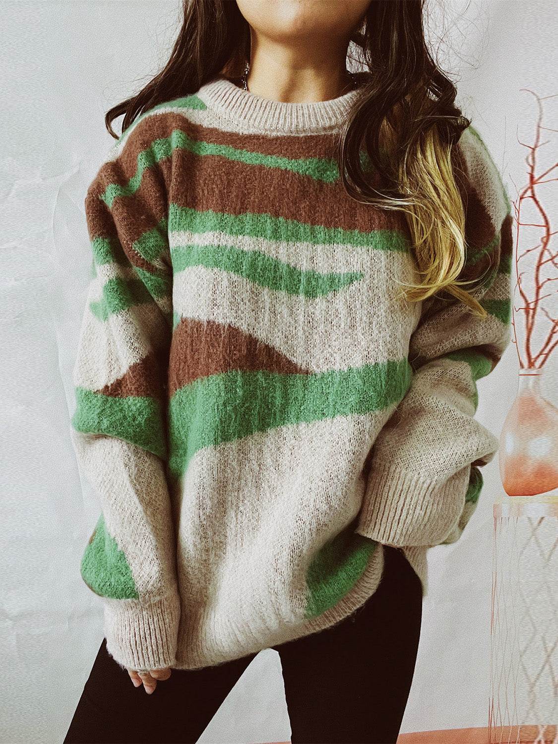 Color Block Round Neck Sweater - Hovatok