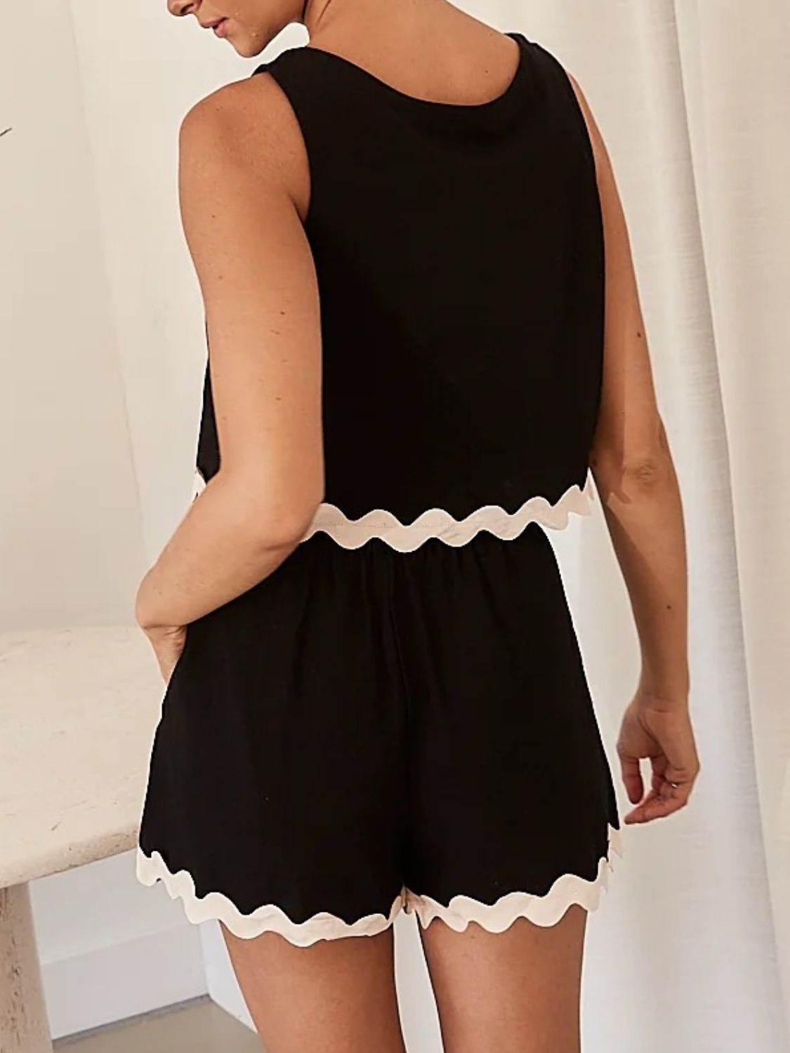 Contrast Trim Round Neck Tank and Shots Set - Hovatok