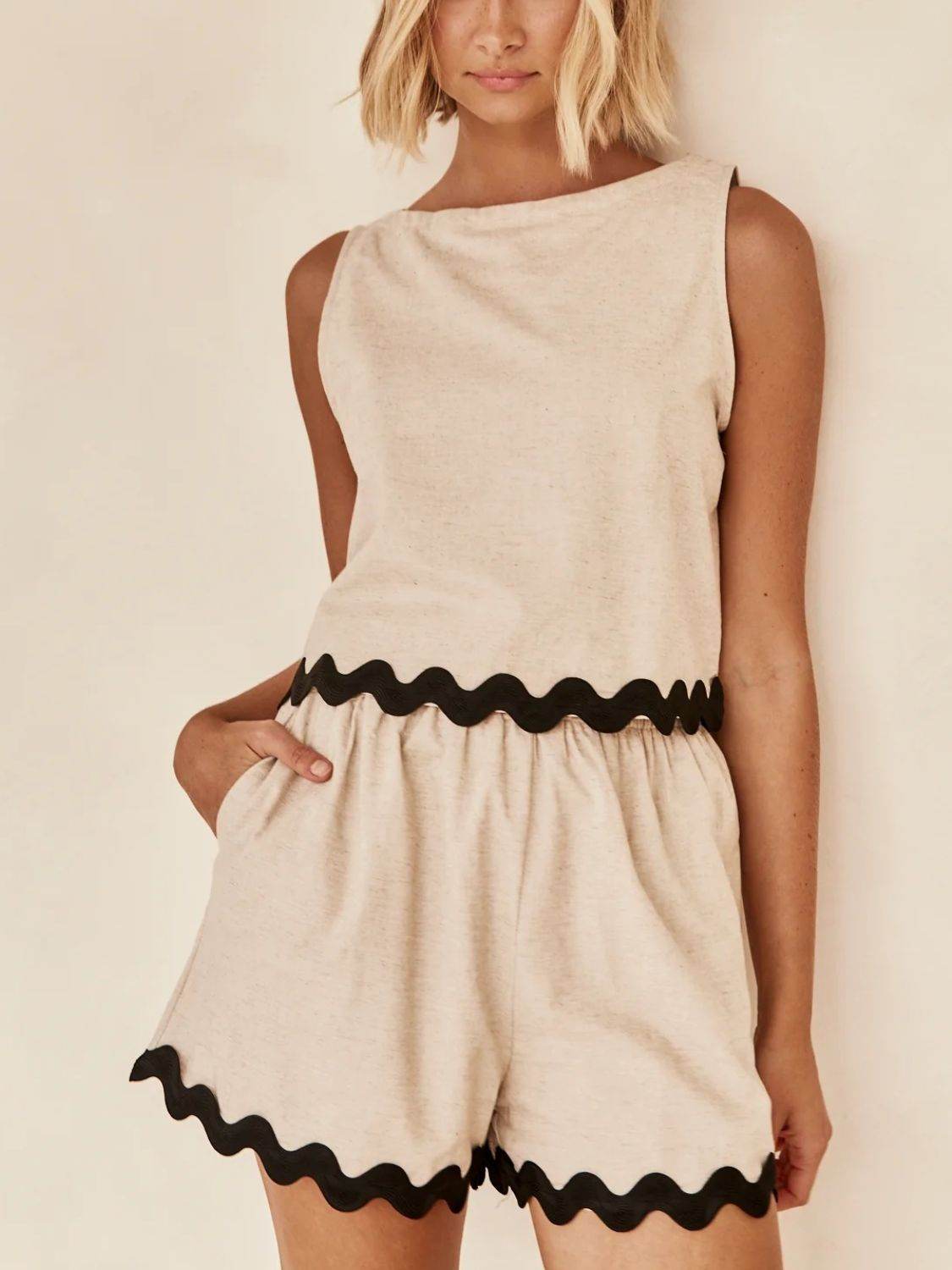 Contrast Trim Round Neck Tank and Shots Set - Hovatok