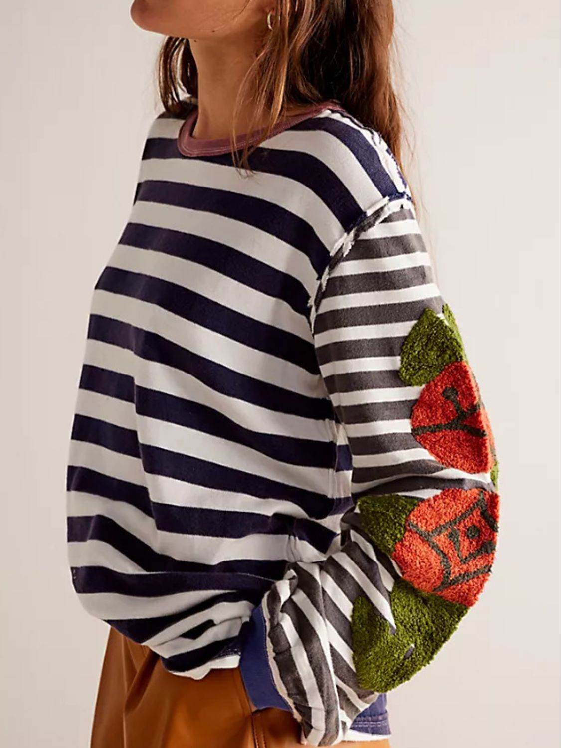 Striped Round Neck Long Sleeve Sweatshirt - Hovatok