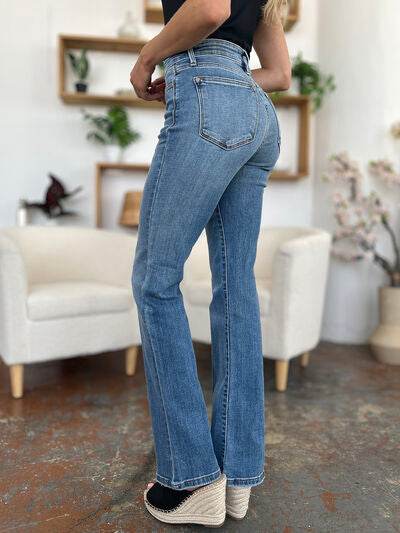 Judy Blue Full Size Mid-Rise Waist Straight Jeans - Hovatok