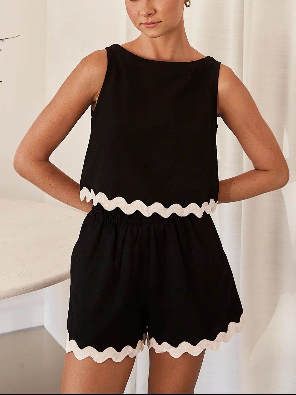 Contrast Trim Round Neck Tank and Shots Set - Hovatok