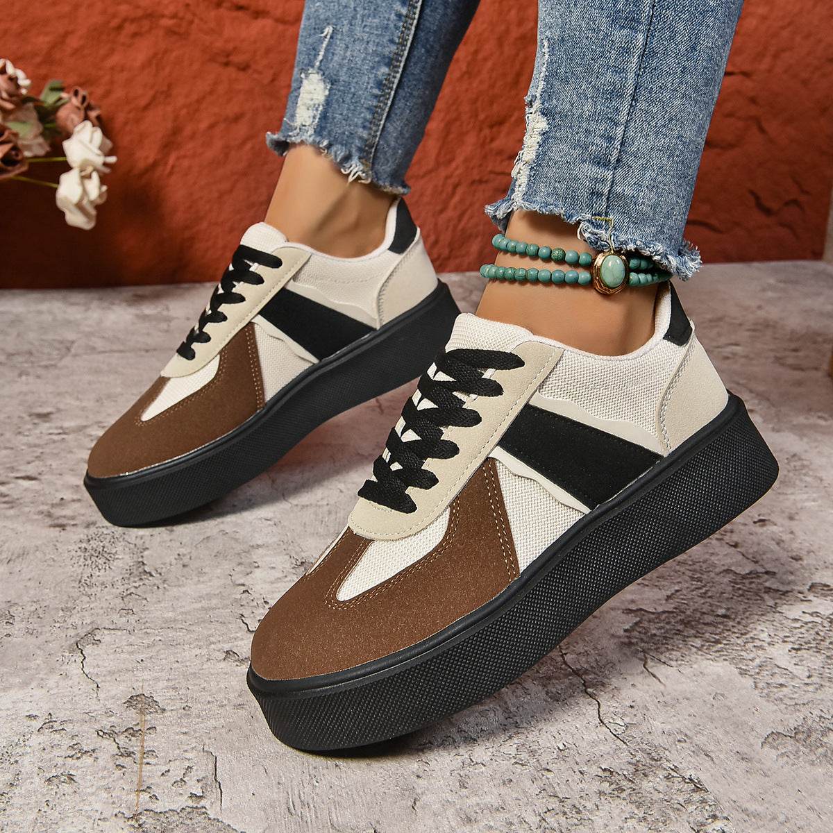 Lace Up Round Toe Contrast Sneakers - Hovatok