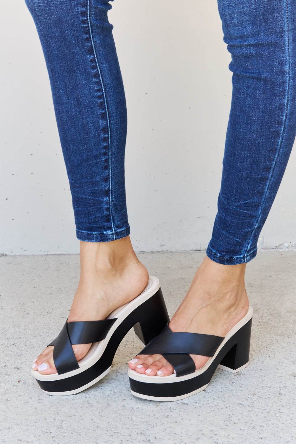 Weeboo Cherish The Moments Contrast Platform Sandals in Black - Hovatok