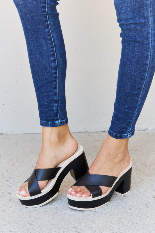 Weeboo Cherish The Moments Contrast Platform Sandals in Black - Hovatok