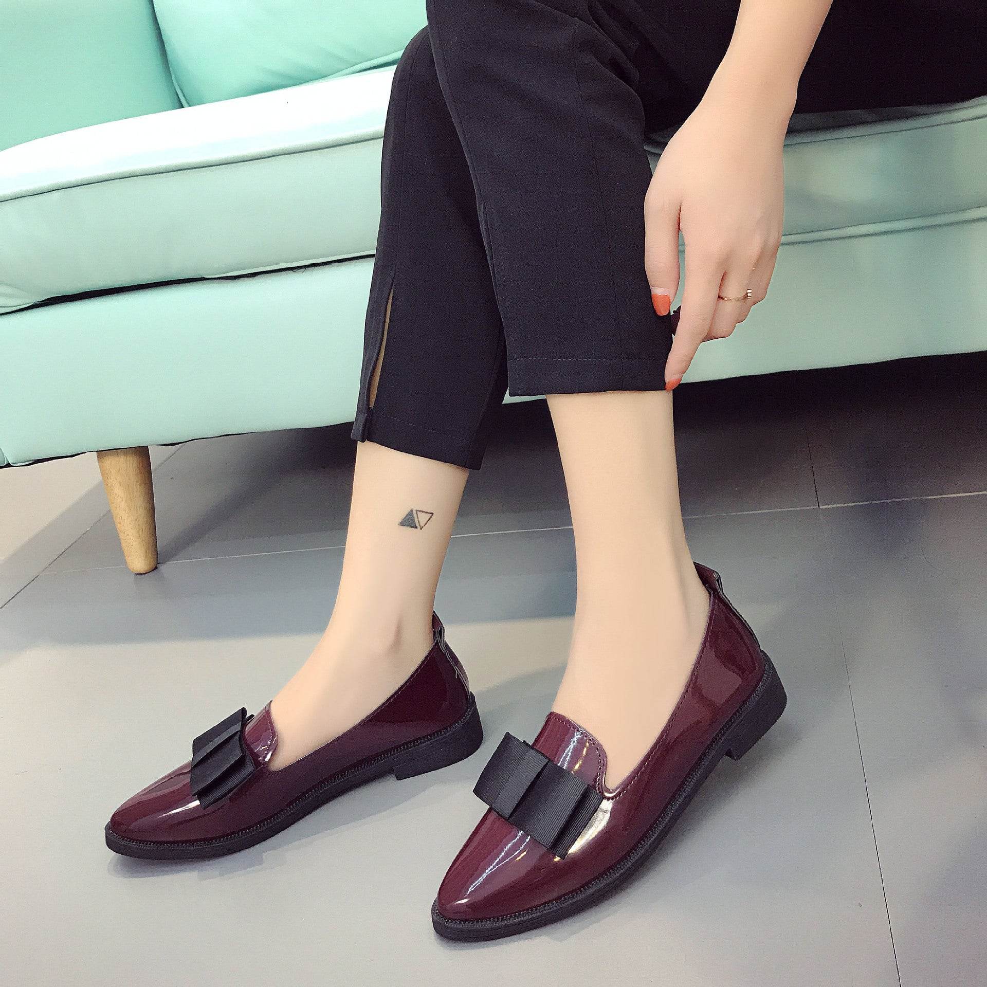 Point Toe Loafers with Bow - Hovatok