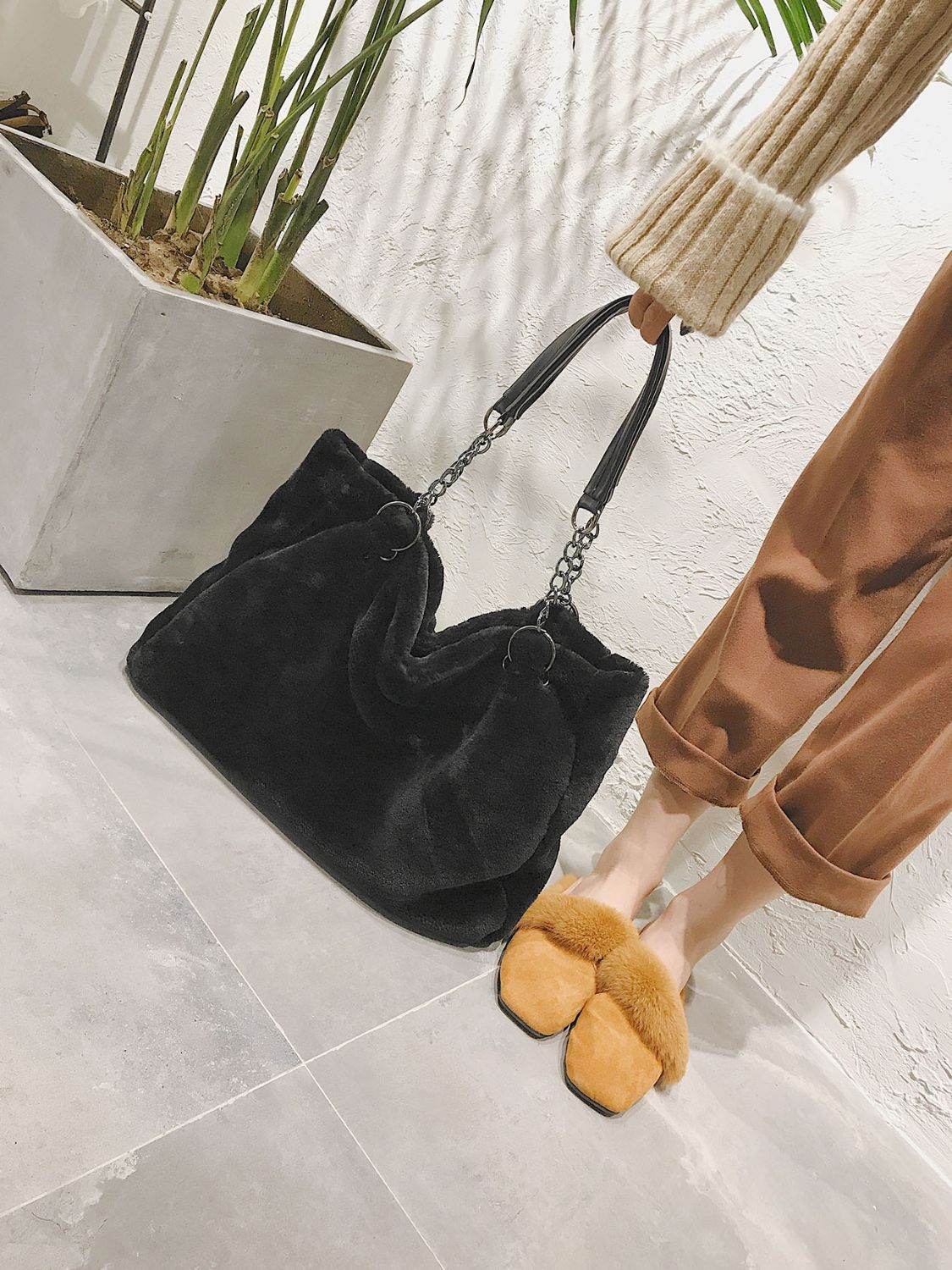 Faux Fur Solid Color Tote Bag - Hovatok