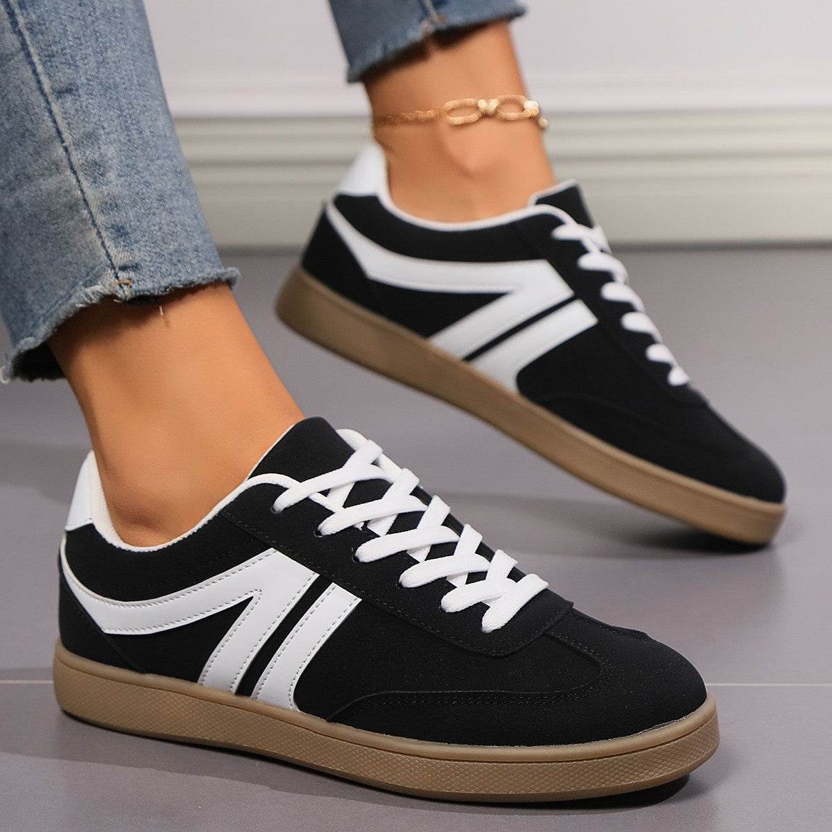 Lace Up Round Toe Flat Sneakers - Hovatok