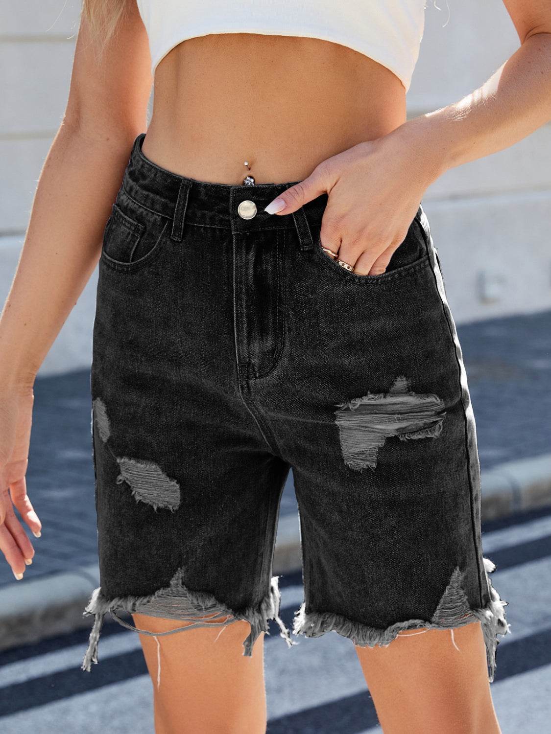Distressed Raw Hem Denim Shorts - Hovatok