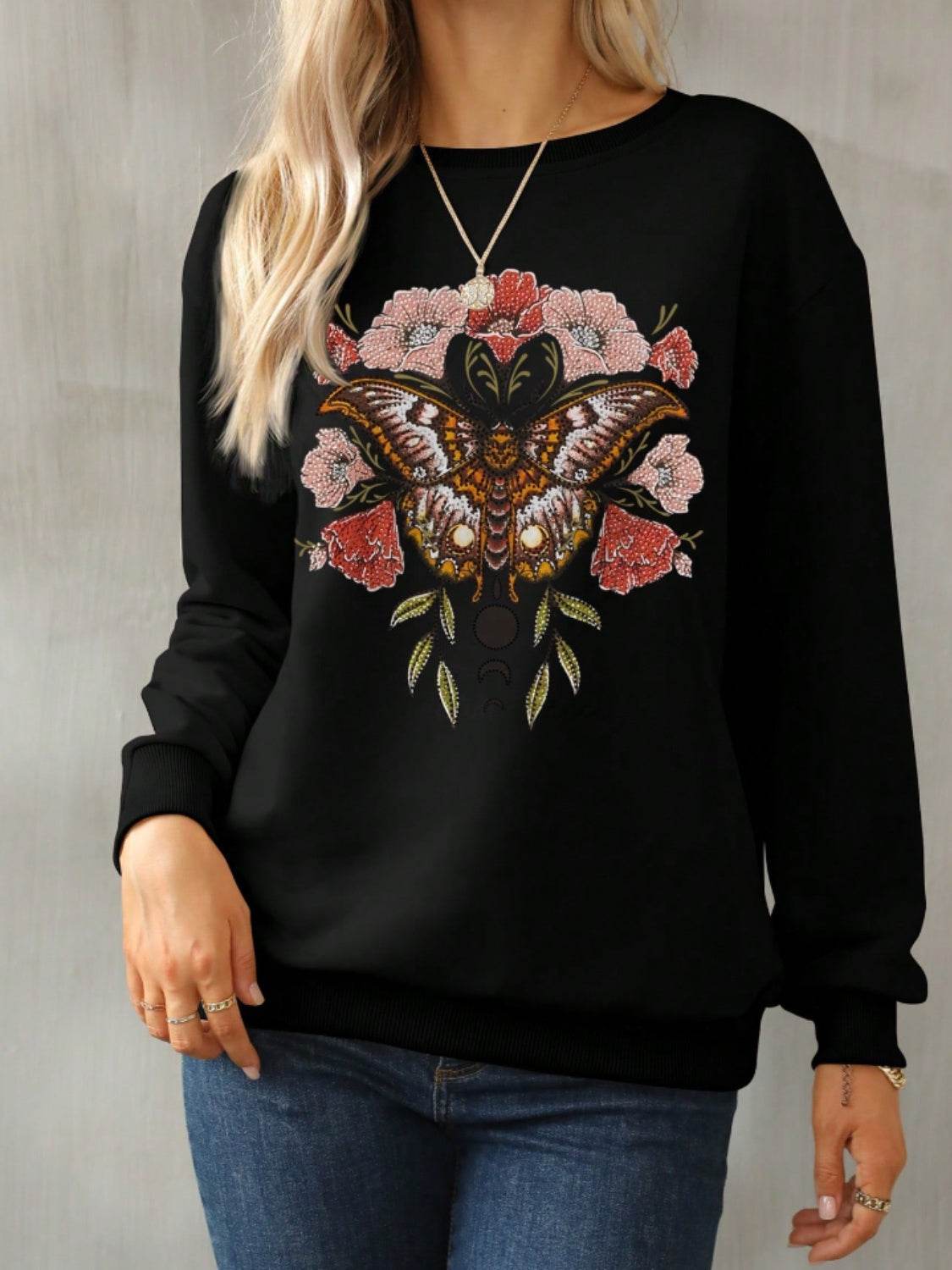 Graphic Round Neck Long Sleeve Sweatshirt - Hovatok