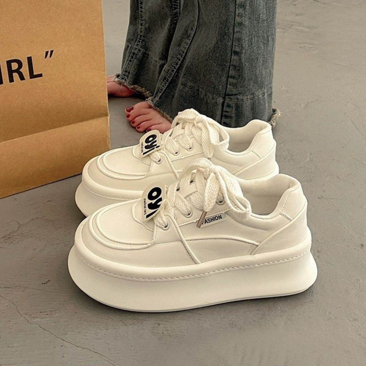 Lace Up Round Toe Platform Sneakers - Hovatok