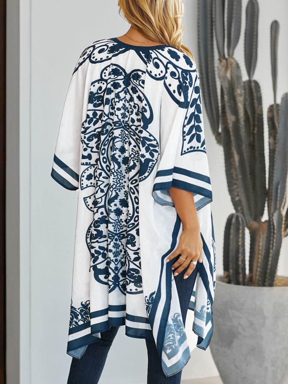 Printed Open Front Cover-Up - Hovatok