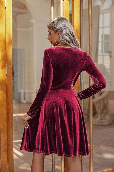Round Neck Long Sleeve Knee Length Dress - Hovatok