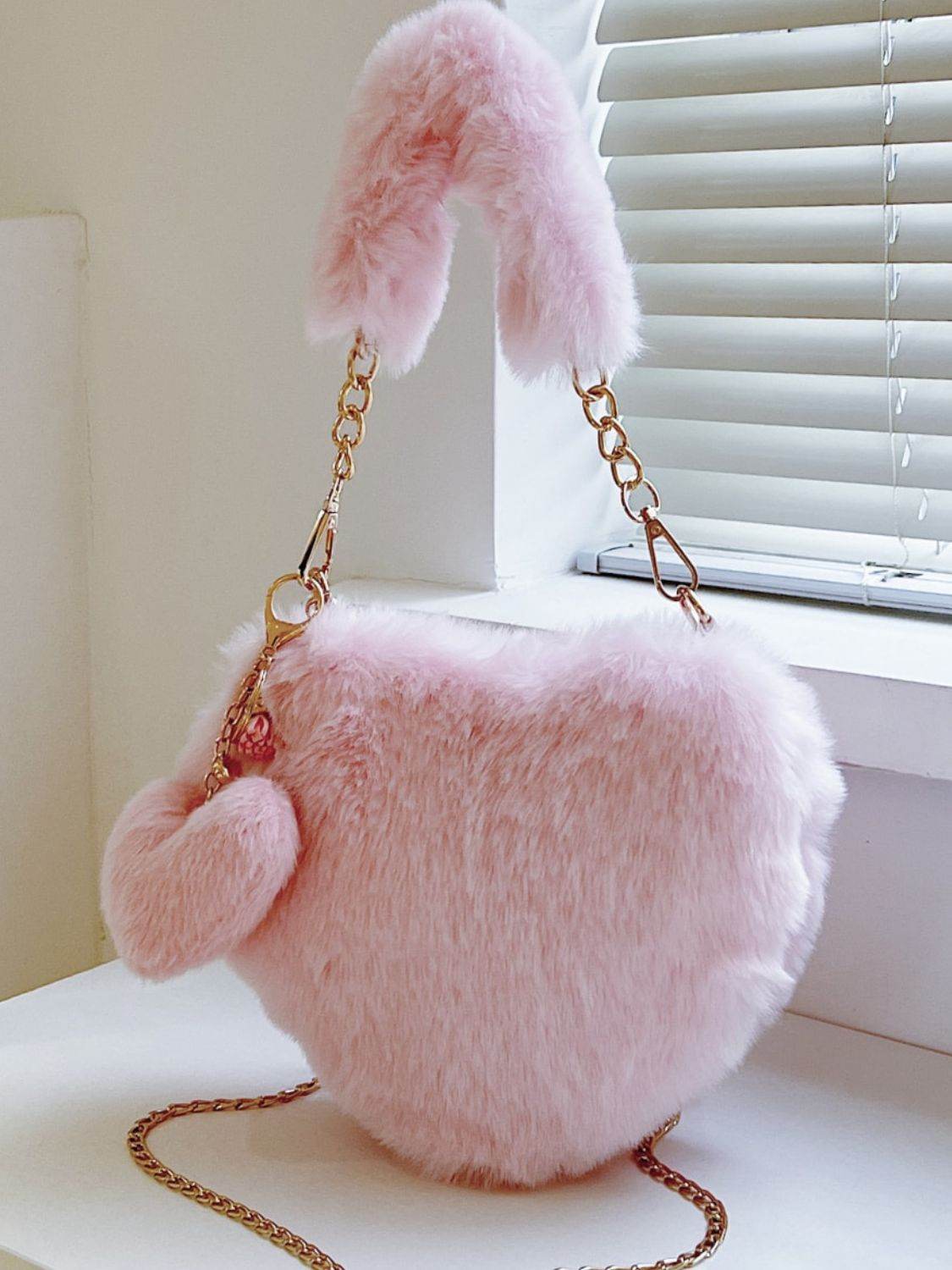 Heart Shape Faux Fur Handbag - Hovatok