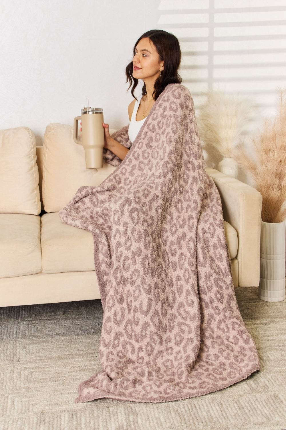 Cuddley Leopard Decorative Throw Blanket - Hovatok