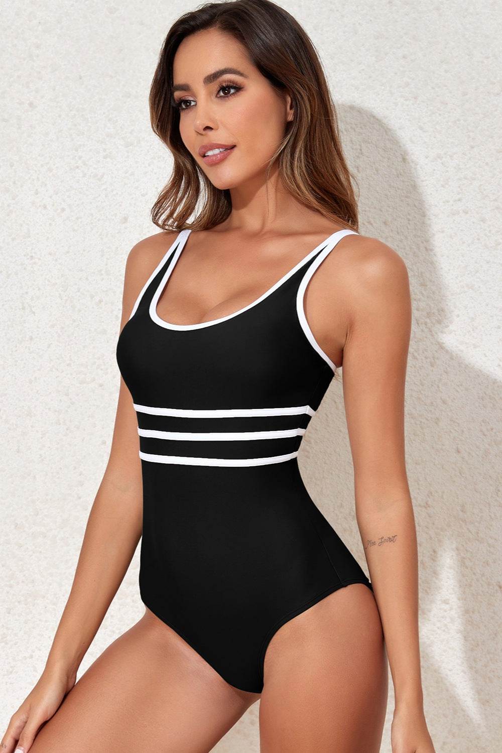 Contrast Trim Scoop Neck One-Piece Swimwear - Hovatok
