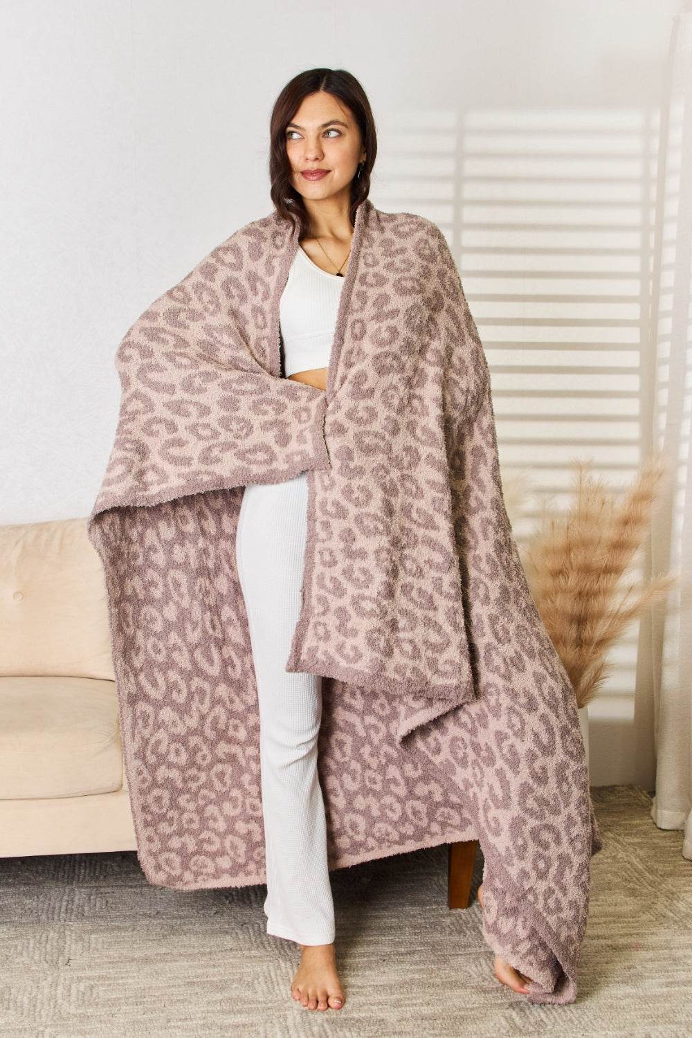 Cuddley Leopard Decorative Throw Blanket - Hovatok
