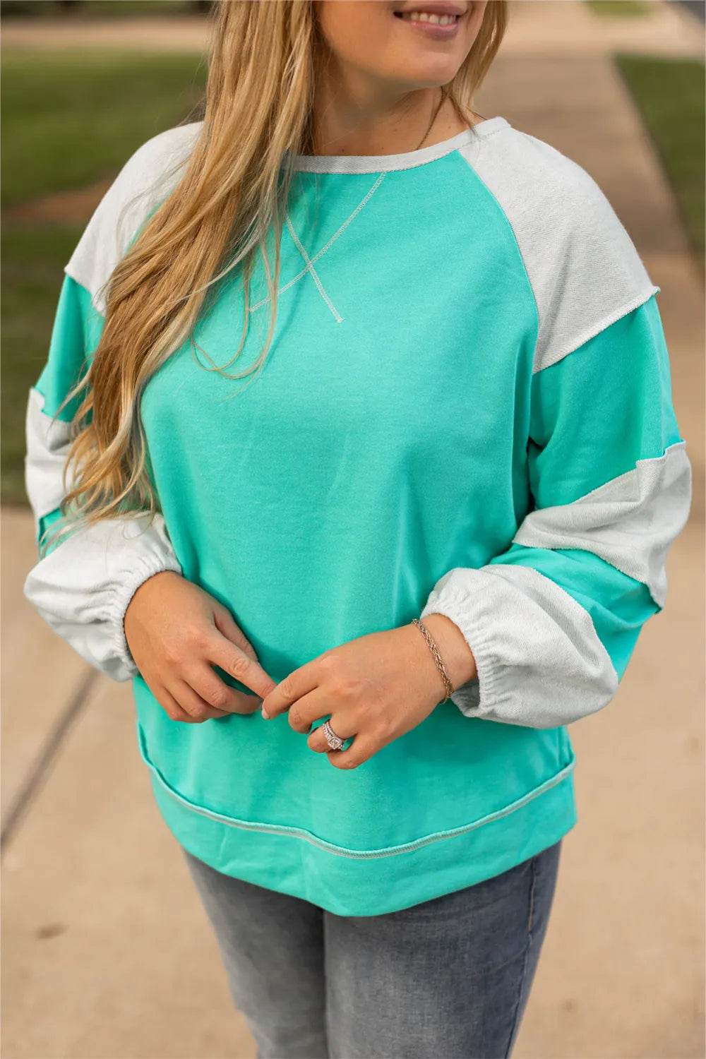 Plus Size Exposed Seam Color Block Long Sleeve Sweatshirt - Hovatok