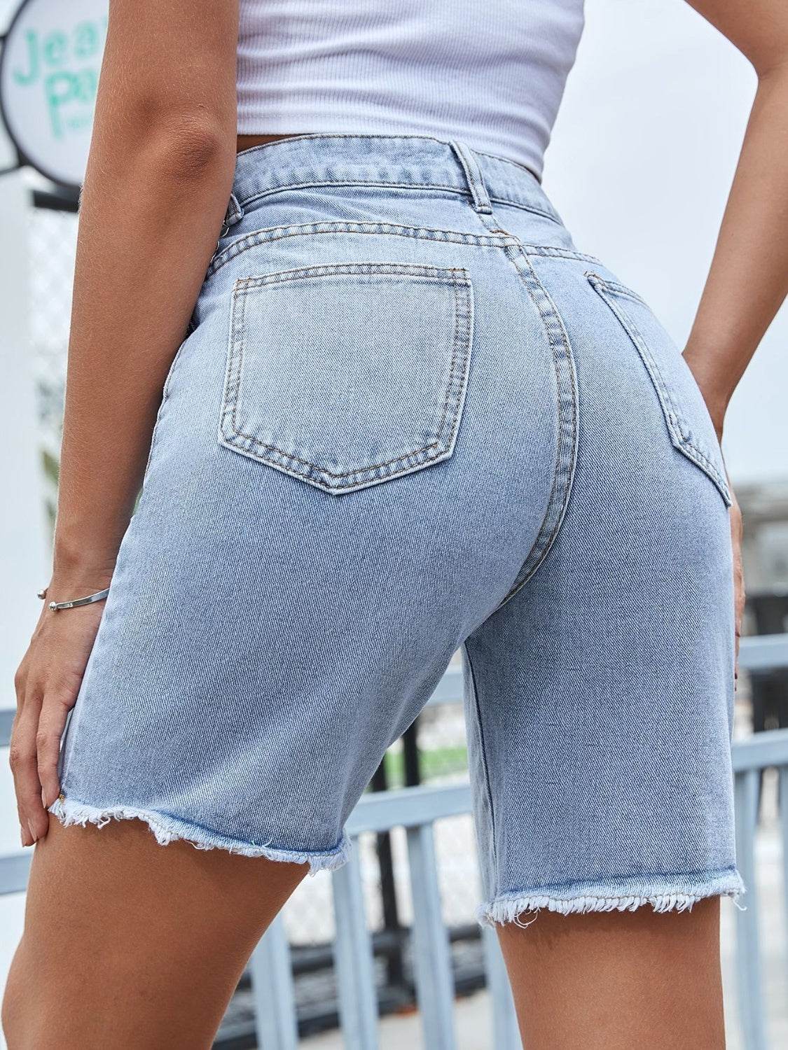 Distressed Raw Hem Denim Shorts - Hovatok