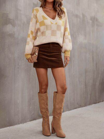 Angel Wings Checkered V-Neck Lantern Sleeve Sweater - Hovatok