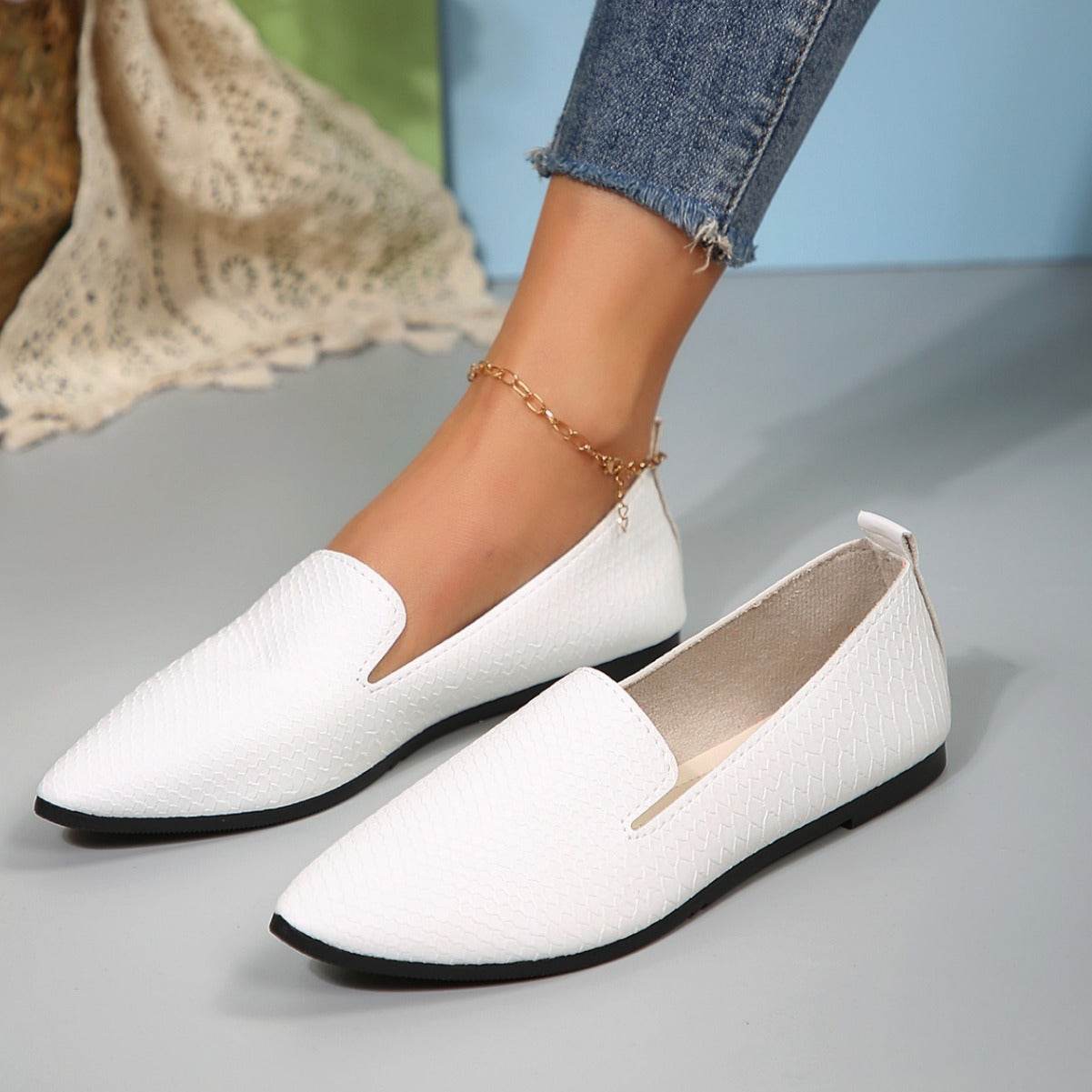 Snake Print Pointed Toe Slip-Ons - Hovatok