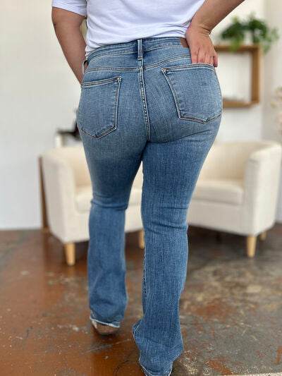 Judy Blue Full Size Mid-Rise Waist Straight Jeans - Hovatok