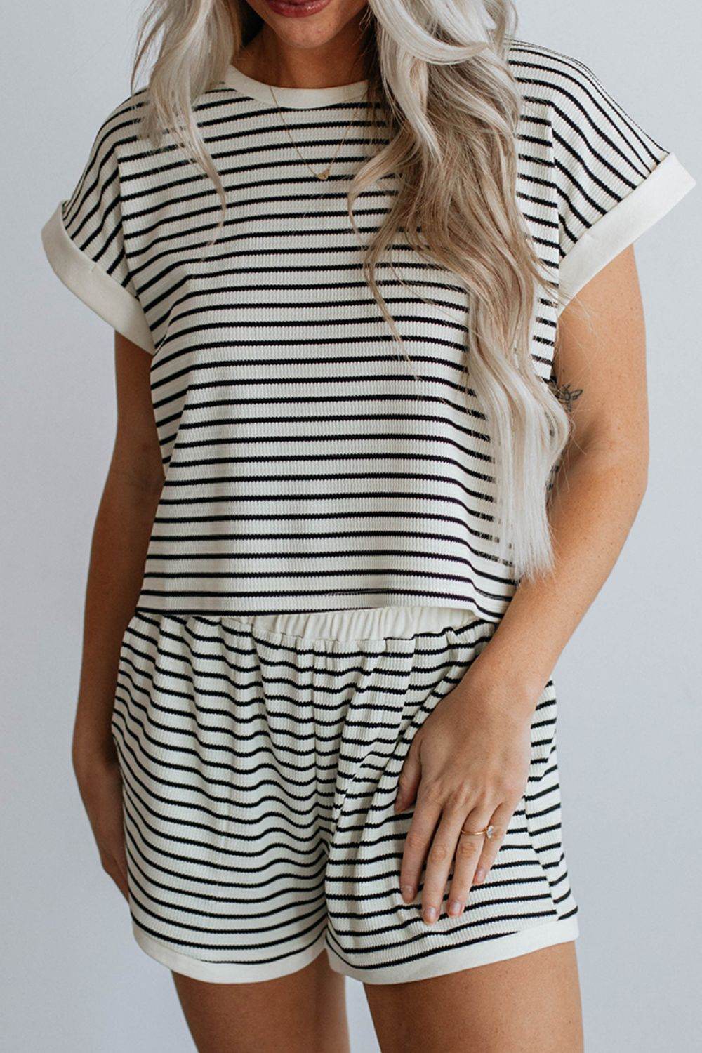 Striped Contrast Top and Shorts Set - Hovatok