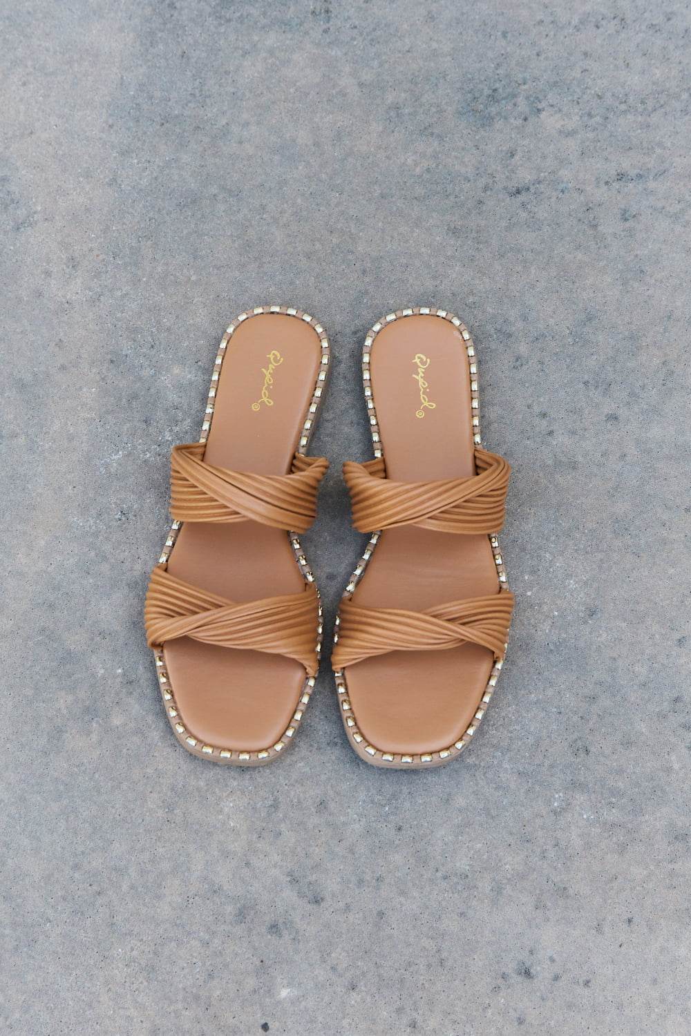Qupid Summertime Fine Double Strap Twist Sandals - Hovatok