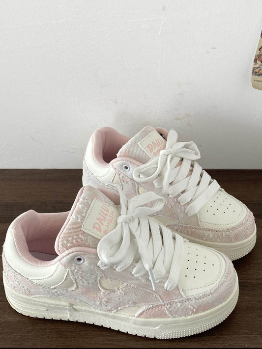 Lace Up Round Toe Platform Sneakers - Hovatok