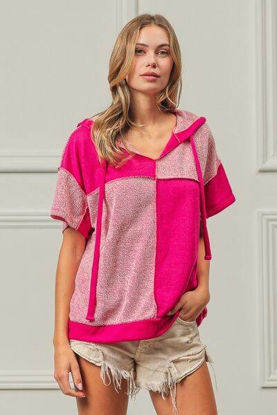 BiBi Color Block Exposed Seam Short Sleeve Hooded Top - Hovatok