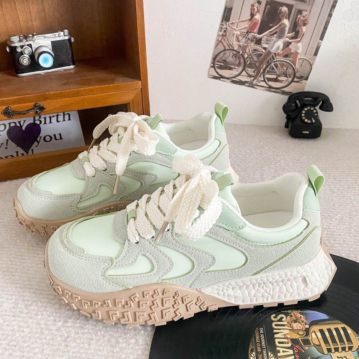 Round Toe Lace Up Platform Athletic Sneakers - Hovatok